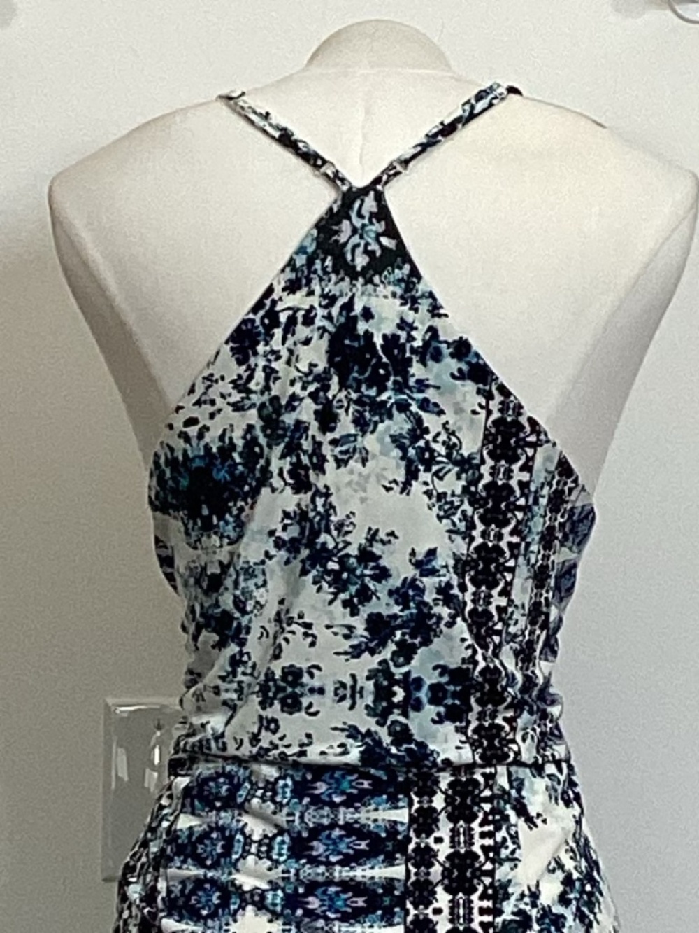 BCBG Generation Blue & White Razor Back Dress Large EUC - Picture 4 of 6